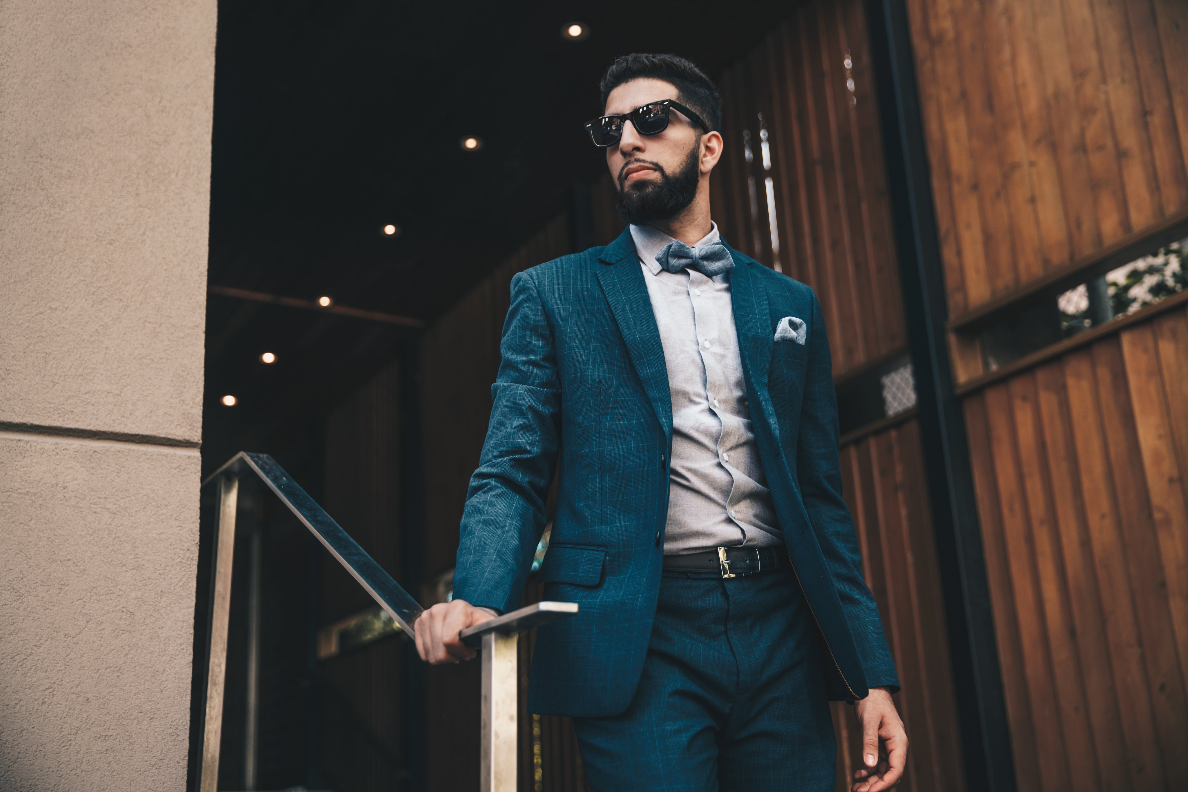 files/man-in-suit-on-stairs.jpg